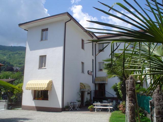 Hotel Elvezia Lake Maggiore Екстериор снимка